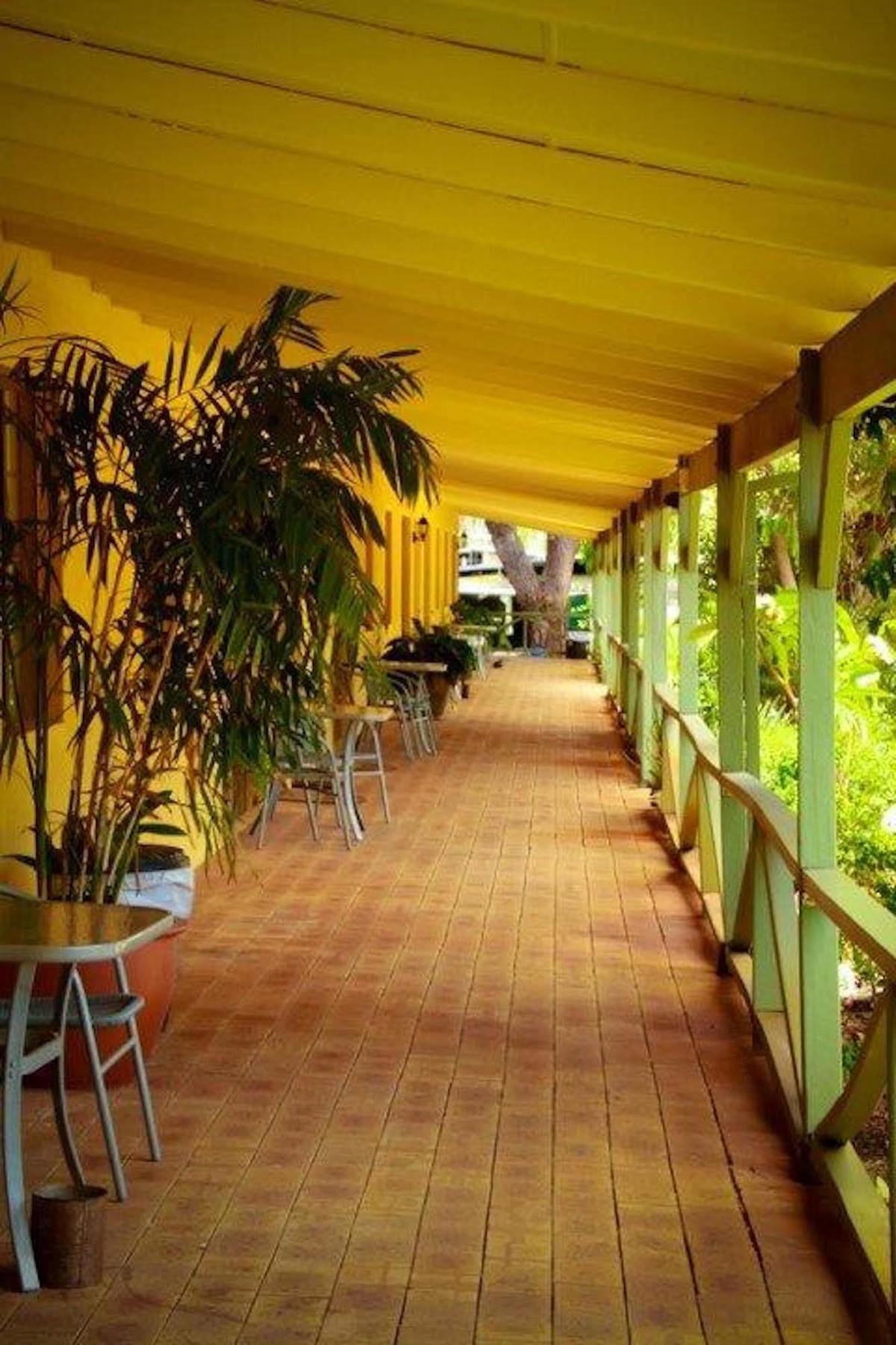 Ravenswood Hotel Exterior photo